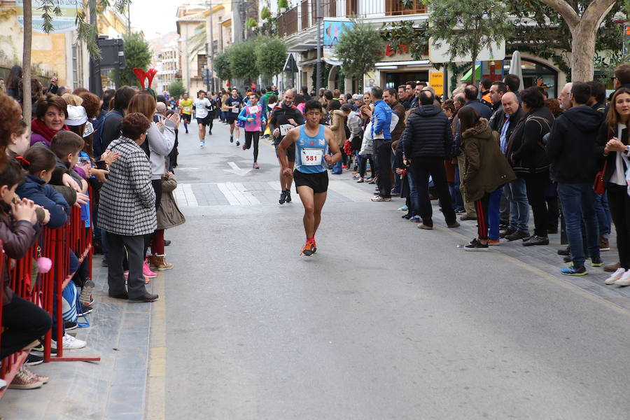 Miles de corredores han despedido el año corriendo por las calles de Lorca