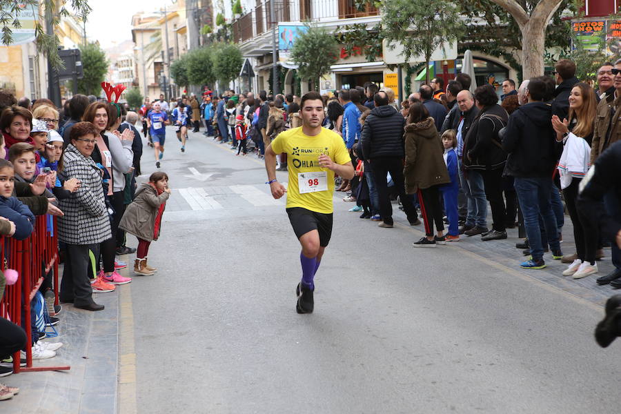 Miles de corredores han despedido el año corriendo por las calles de Lorca