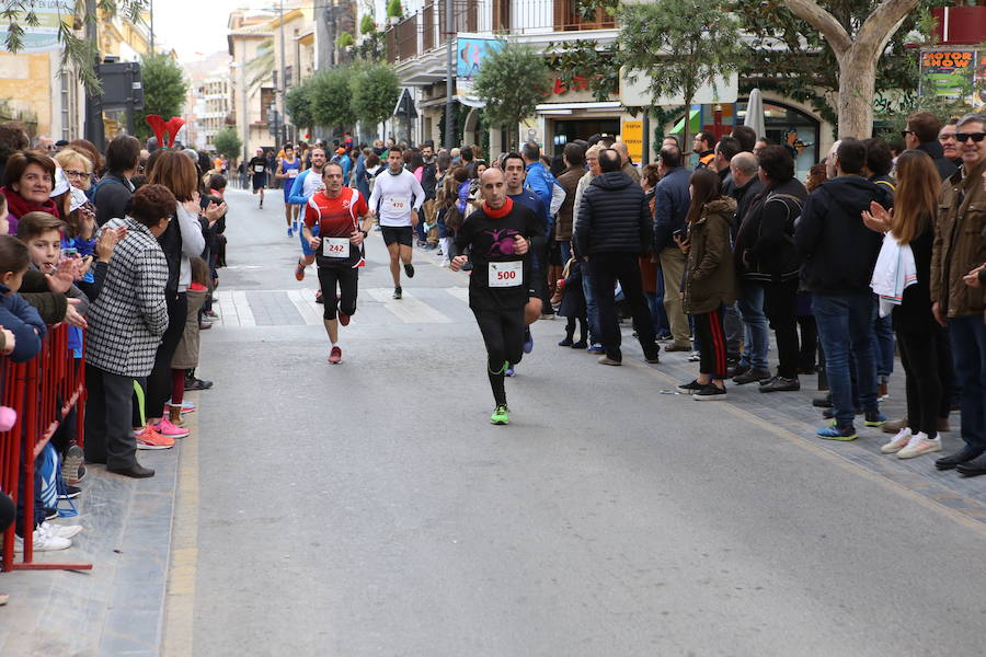 Miles de corredores han despedido el año corriendo por las calles de Lorca