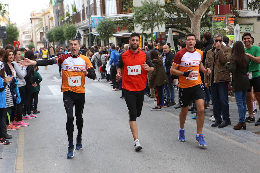 Miles de corredores han despedido el año corriendo por las calles de Lorca