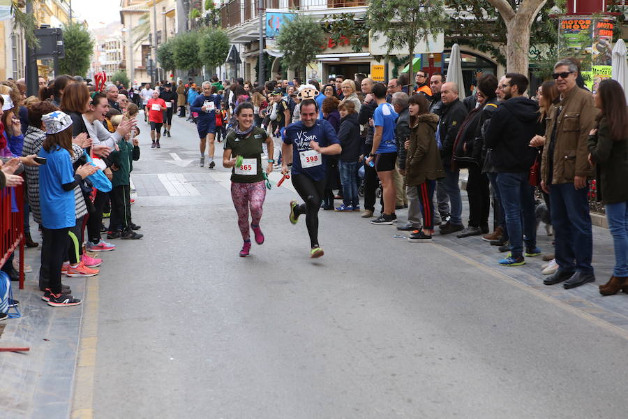 Miles de corredores han despedido el año corriendo por las calles de Lorca