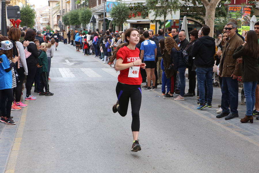 Miles de corredores han despedido el año corriendo por las calles de Lorca