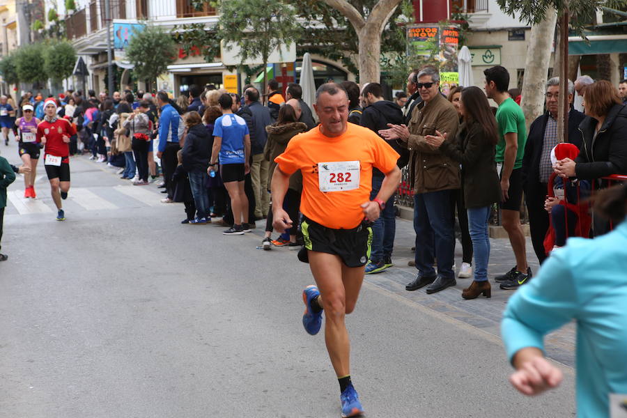 Miles de corredores han despedido el año corriendo por las calles de Lorca