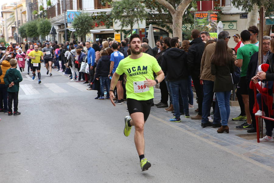 Miles de corredores han despedido el año corriendo por las calles de Lorca