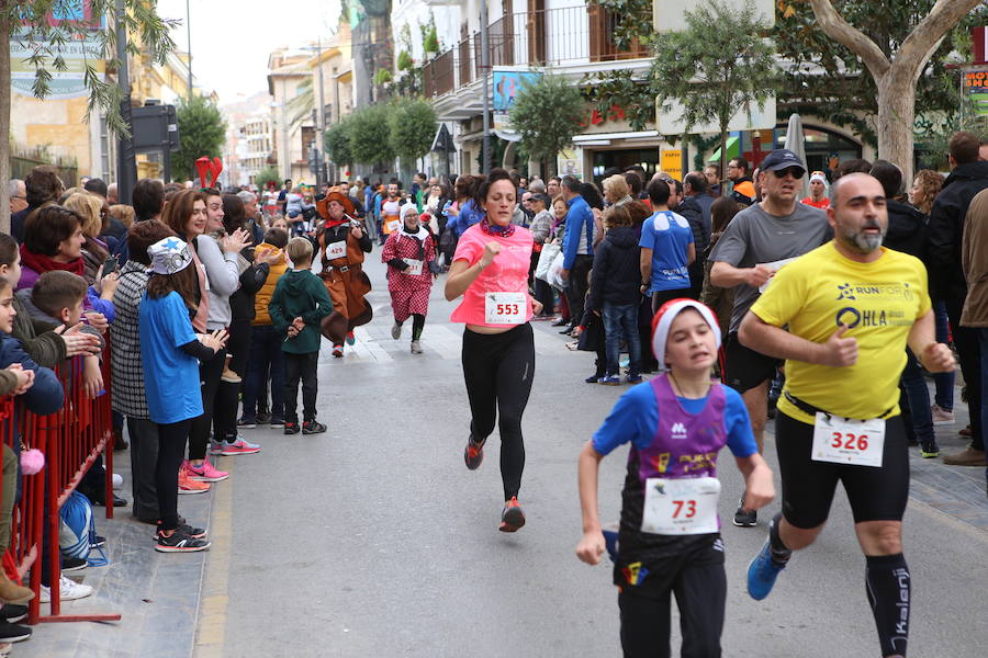 Miles de corredores han despedido el año corriendo por las calles de Lorca