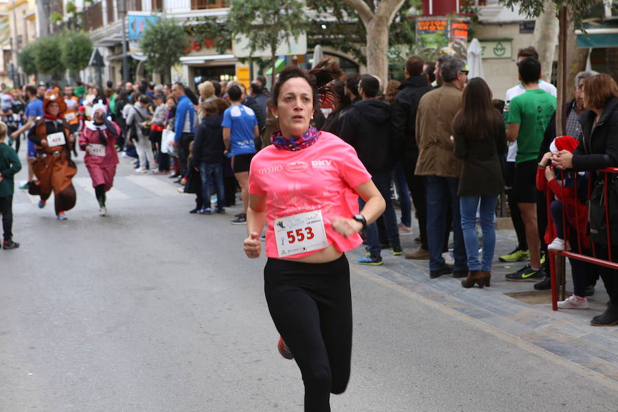 Miles de corredores han despedido el año corriendo por las calles de Lorca