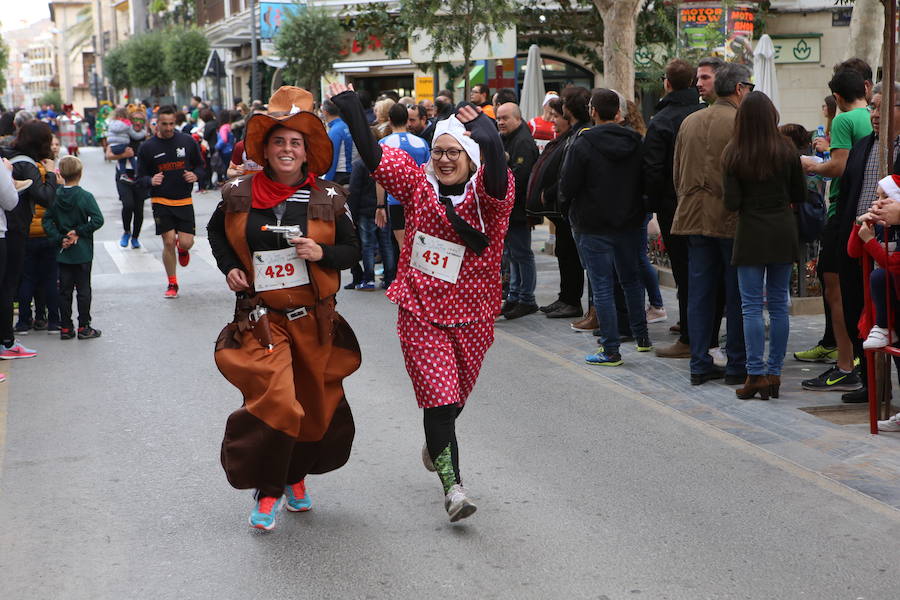 Miles de corredores han despedido el año corriendo por las calles de Lorca