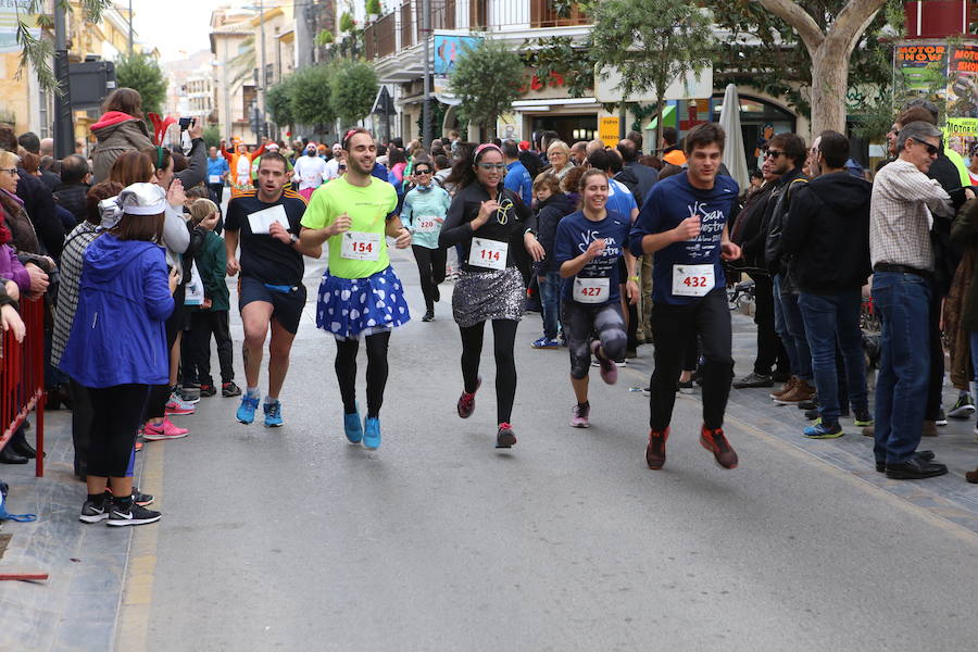 Miles de corredores han despedido el año corriendo por las calles de Lorca