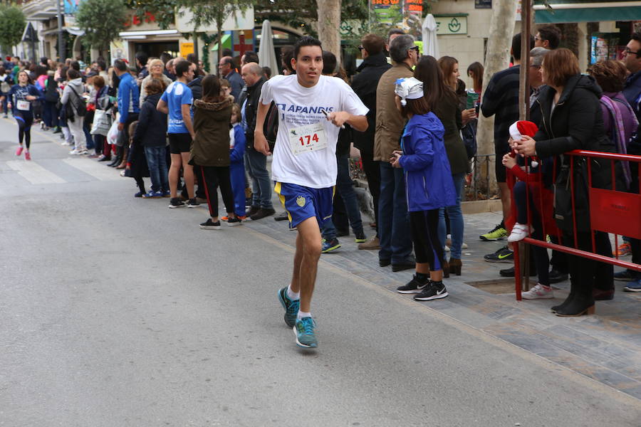 Miles de corredores han despedido el año corriendo por las calles de Lorca