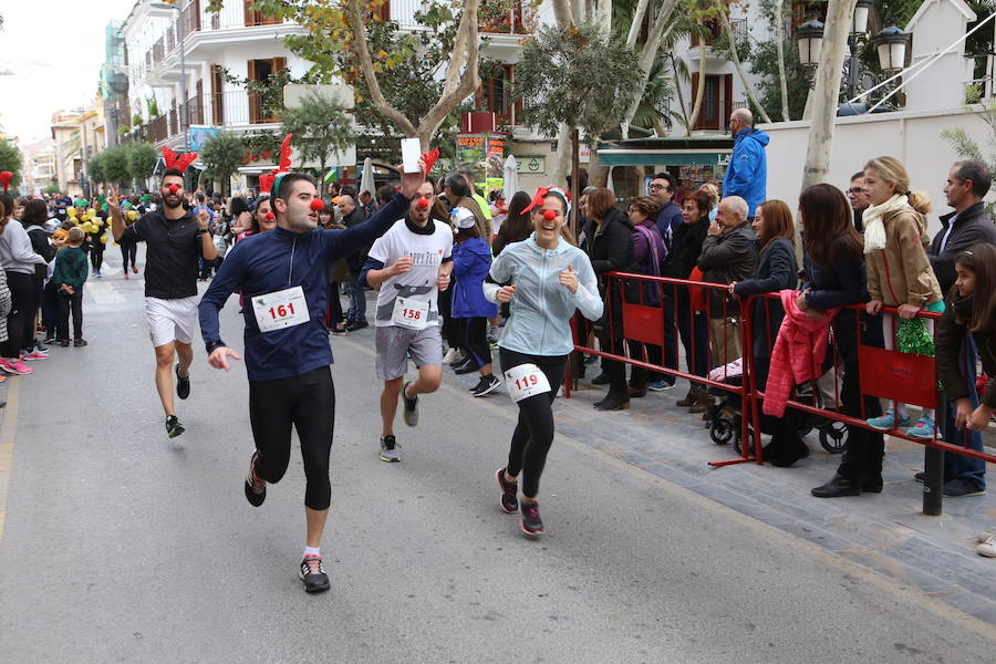 Miles de corredores han despedido el año corriendo por las calles de Lorca