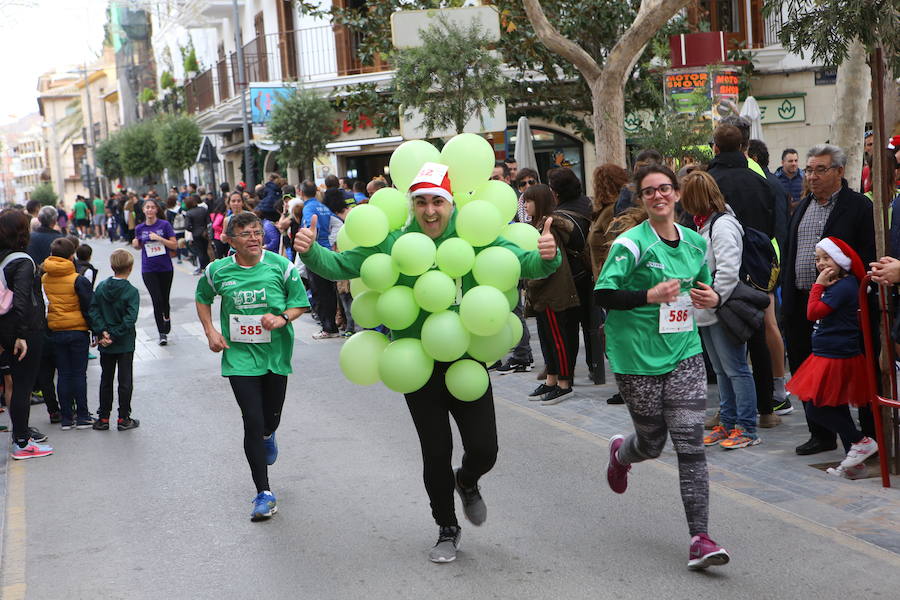 Miles de corredores han despedido el año corriendo por las calles de Lorca