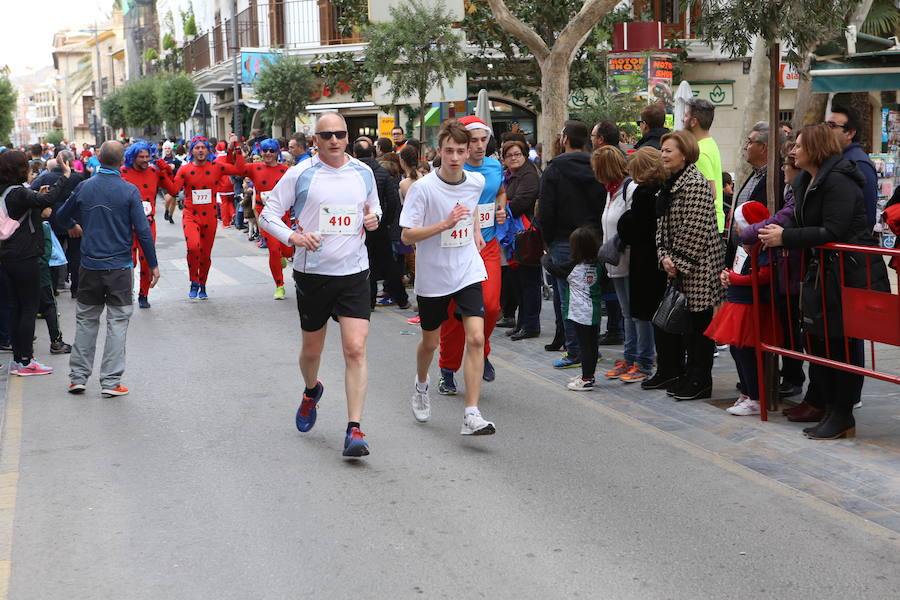 Miles de corredores han despedido el año corriendo por las calles de Lorca