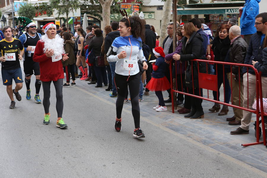 Miles de corredores han despedido el año corriendo por las calles de Lorca