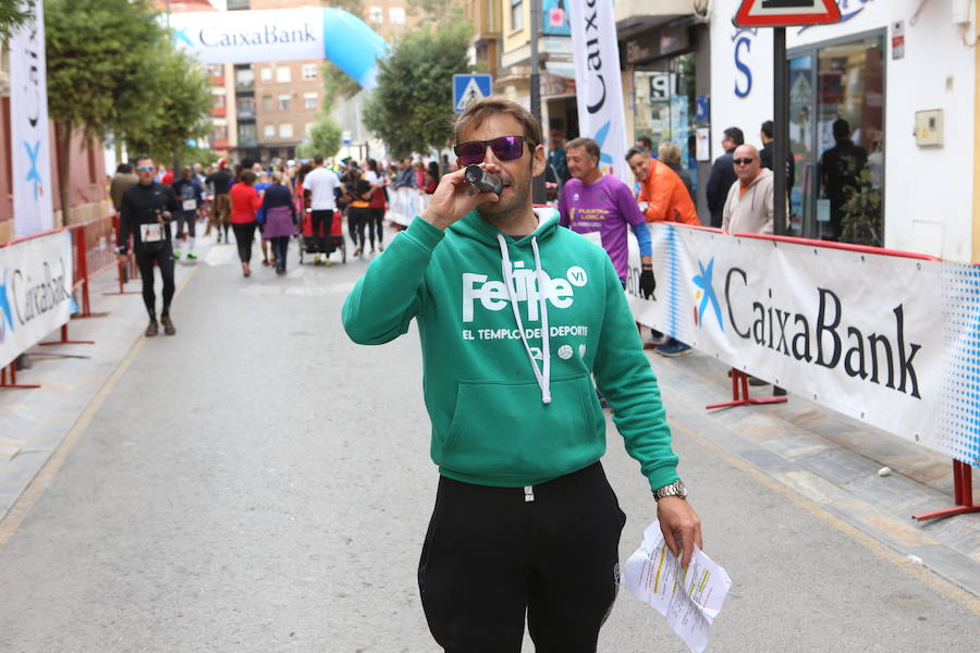 Miles de corredores han despedido el año corriendo por las calles de Lorca