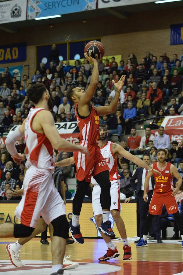 El UCAM ahoga a un Baskonia al que no dejó anotar en los últimos cinco minutos del partido