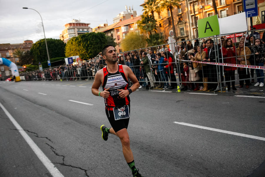 Repasa las imágenes del final de la carrera que ha inuntado las calles de Murcia el día de Nochevieja