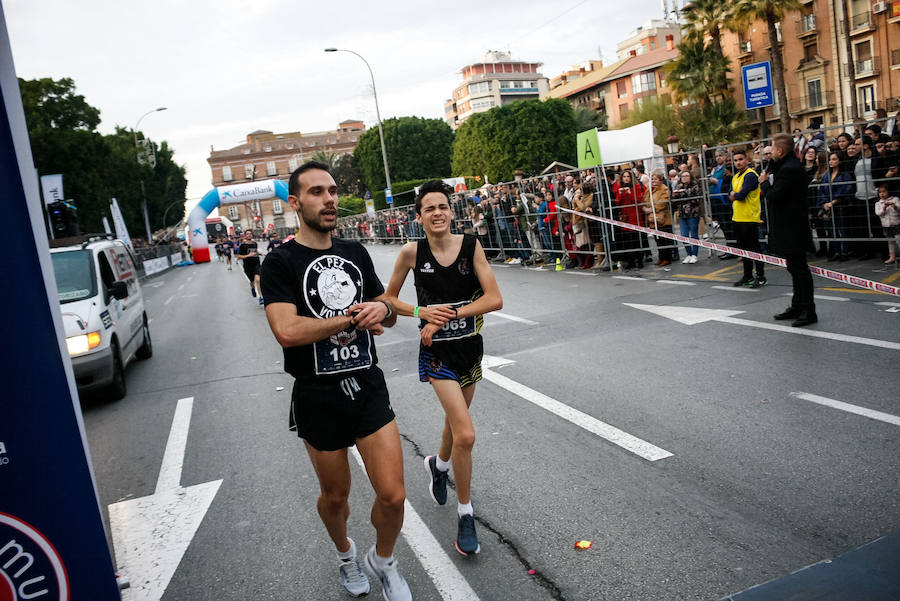 Repasa las imágenes del final de la carrera que ha inuntado las calles de Murcia el día de Nochevieja