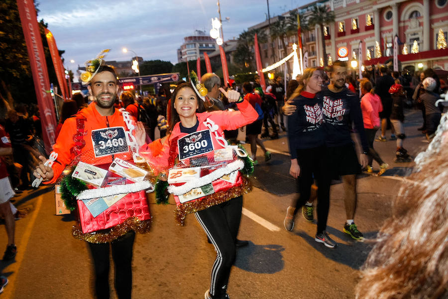 Repasa las imágenes del final de la carrera que ha inuntado las calles de Murcia el día de Nochevieja