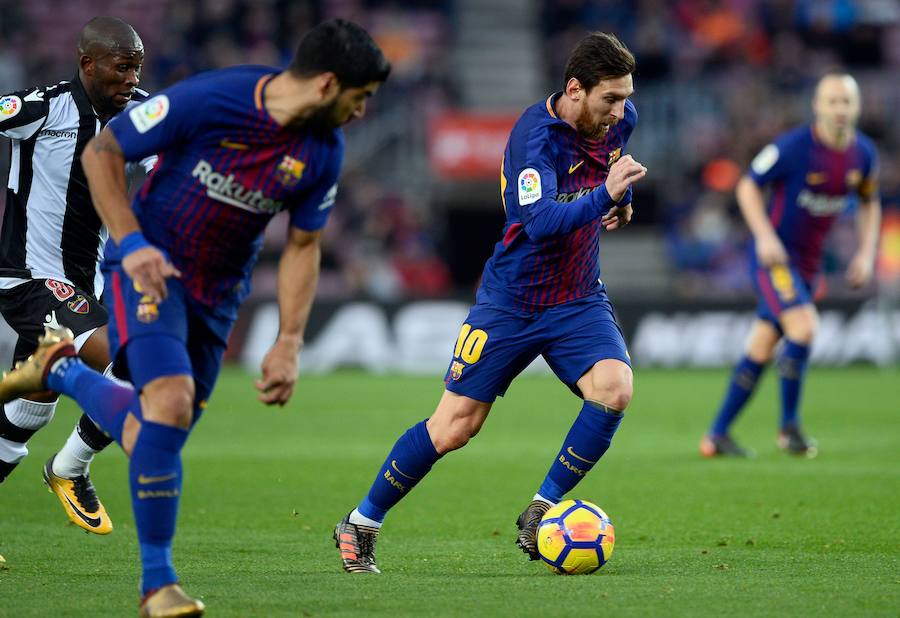 Los goles de Messi, Luis Suárez y Paulinho le dan otro triunfo al líder en su primer encuentro liguero de 2018.