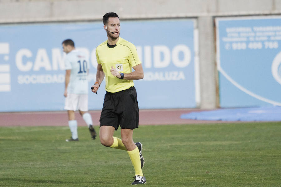 El equipo de Pato rompe su racha de imbatibilidad y, tras encajar cinco goles, sigue sumido en los puestos de descenso