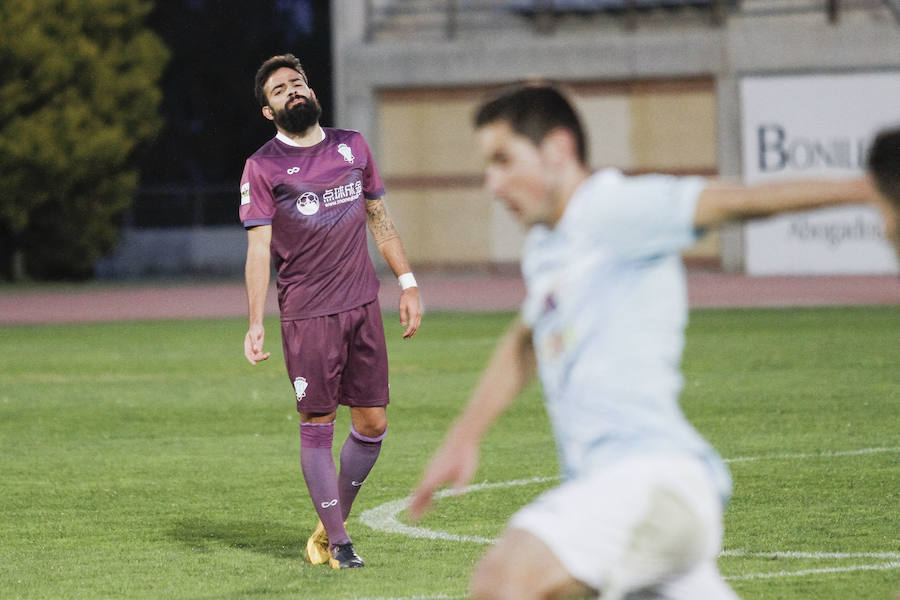 El equipo de Pato rompe su racha de imbatibilidad y, tras encajar cinco goles, sigue sumido en los puestos de descenso