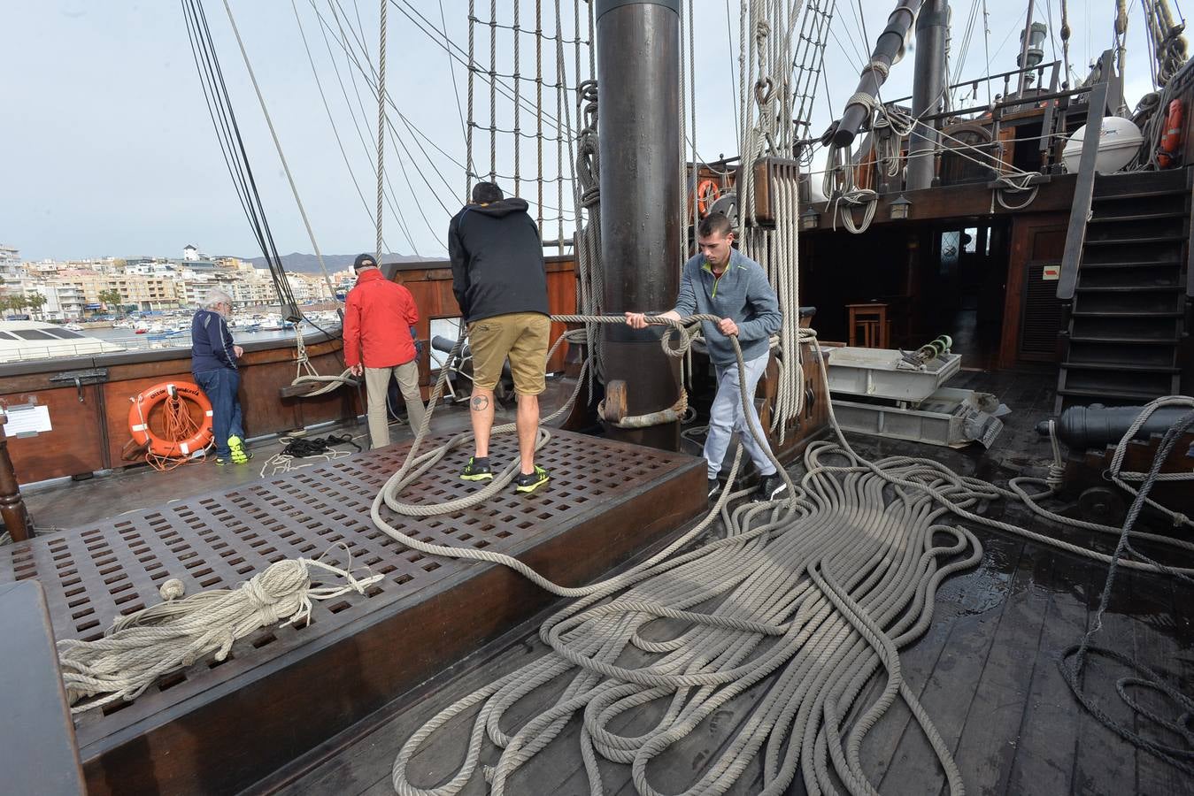 El 'Andalucía, que se encuentra atracado en el puerto pesquero de Águilas desde el pasado martes, puede visitarse hasta el próximo domingo.