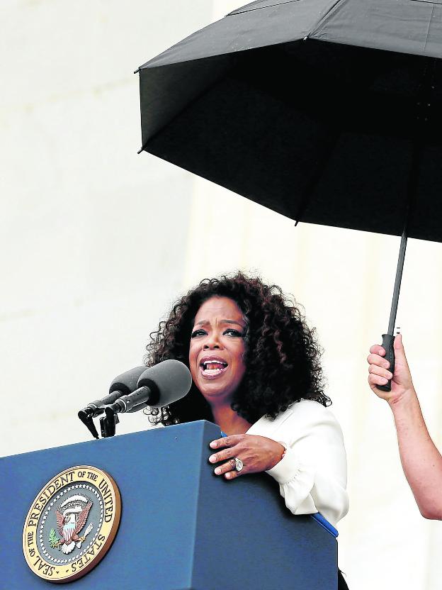 «I have a dream». La estrella televisiva Oprah Winfrey pronuncia un discurso en el Memorial Lincoln, en Washington, con motivo del 50 aniversario de la Marcha de Martin Luther King.