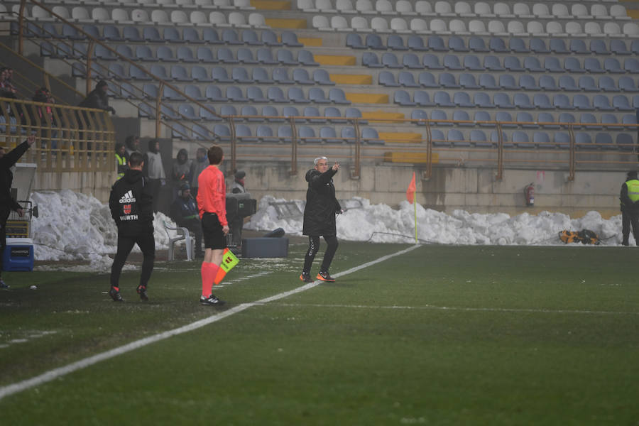 Fabri ha dado más solidez al conjunto lorquino, pero el equipo cae en León y el nuevo técnico sigue sin conocer el triunfo