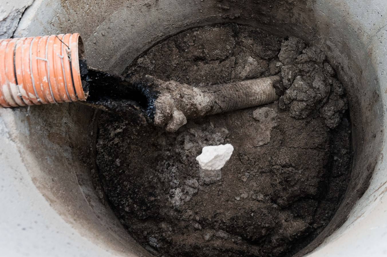 El Gobierno valenciano estudia aportar 1,3 millones; en febrero se retomarán los trabajos desmantelando una balsa de lixiviados