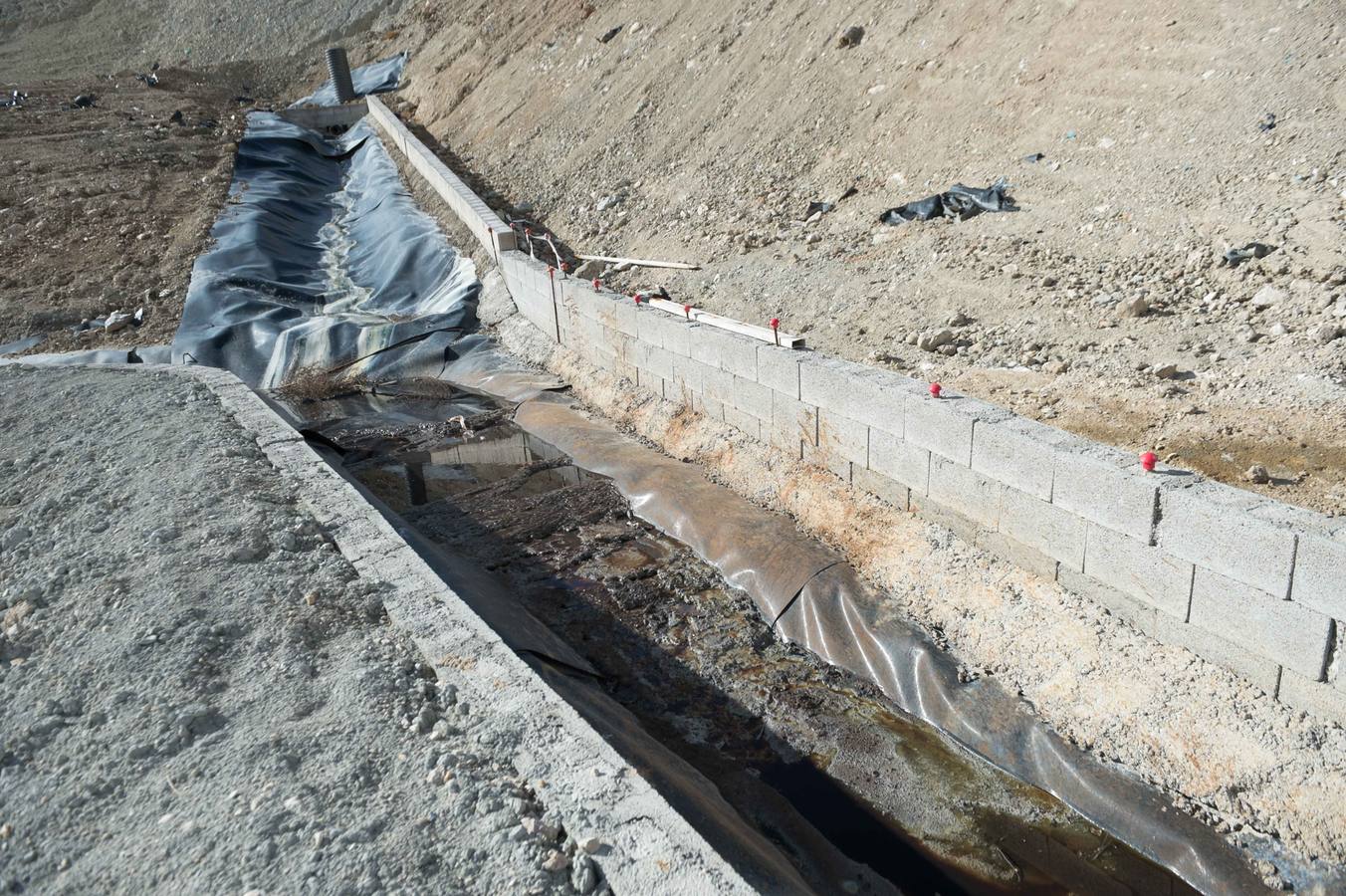 El Gobierno valenciano estudia aportar 1,3 millones; en febrero se retomarán los trabajos desmantelando una balsa de lixiviados