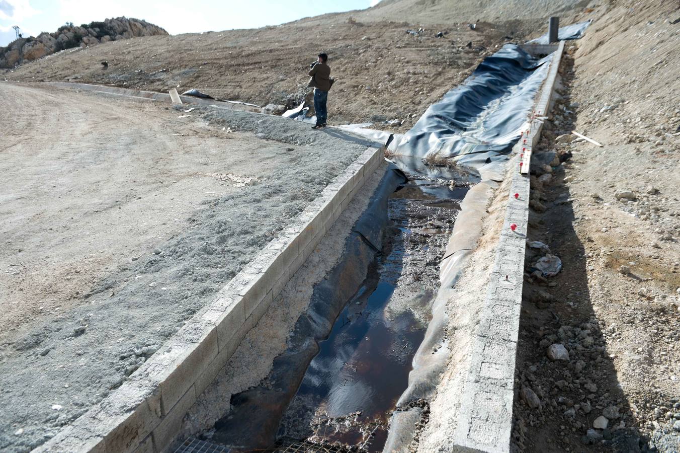 El Gobierno valenciano estudia aportar 1,3 millones; en febrero se retomarán los trabajos desmantelando una balsa de lixiviados