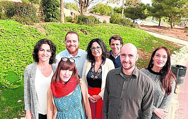 Los siete jóvenes investigadores que realizaron su tesis en el Cebas-CSIC, algunos de los cuales trabajan ahora en la institución.