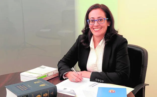 La nueva coordinadora de Desarrollo Sostenible, Ángeles López Cánovas, ayer en su despacho de abogados de Murcia.