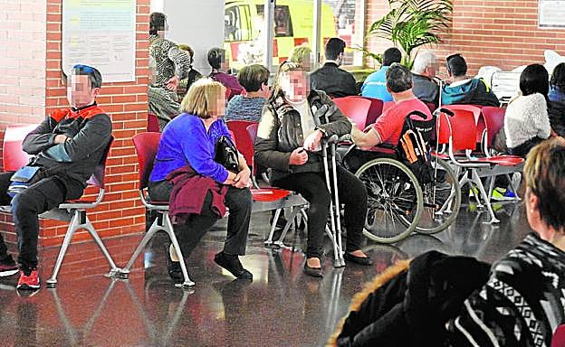 Sala de espera del servicio de Urgencias de La Arrixaca, ayer por la tarde.