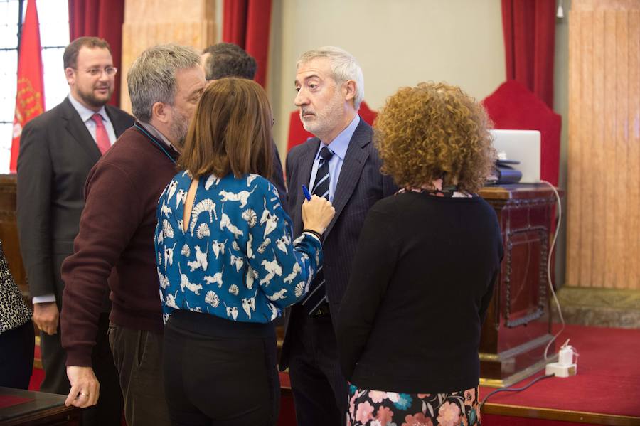 Roque Ortiz ya no es concejal del Ayuntamiento de Murcia después de que el Pleno haya tomado este jueves razón de la renuncia