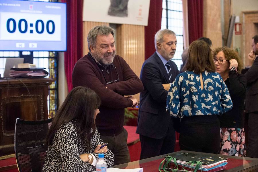 Roque Ortiz ya no es concejal del Ayuntamiento de Murcia después de que el Pleno haya tomado este jueves razón de la renuncia