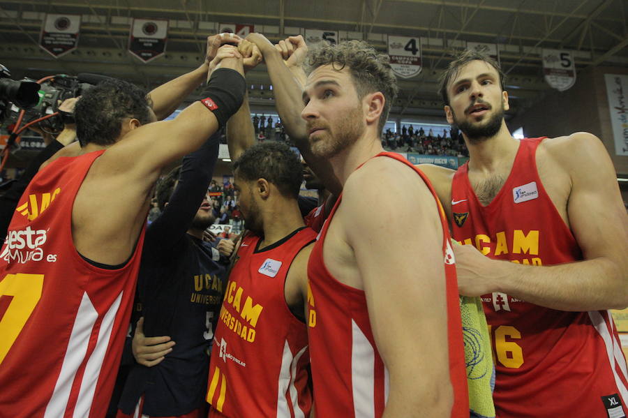 El equipo de Ibon Navarro suma su quinta victoria en los últimos seis partidos en un final de infarto contra un rival directo