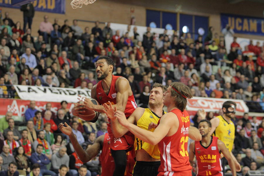 El equipo de Ibon Navarro suma su quinta victoria en los últimos seis partidos en un final de infarto contra un rival directo