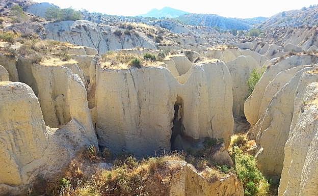 Paisaje lunar junto al Puerto de la Cadena.