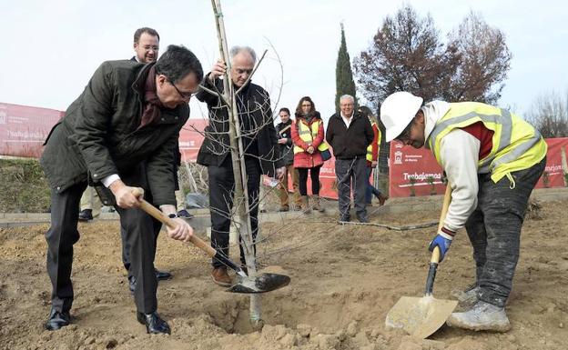 José Ballesta, este jueves, visitando las obras.