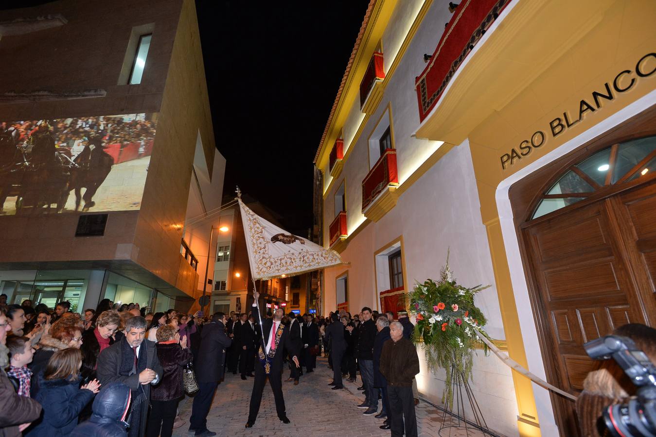 La cofradía lorquina inaugura la Casa del Paso y sede de su fundación, que amplía el espacio expositivo y hará visitable su taller de boradados