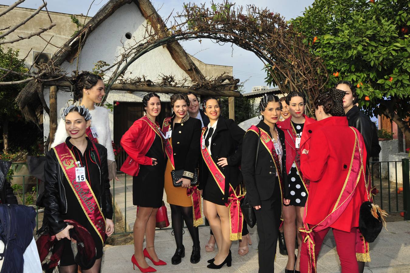 Las 20 aspirantes a Reina de la Huerta viajaron este jueves a Madrid para mostrar sus aptitudes y lucir sus trajes de gala en una convivencia