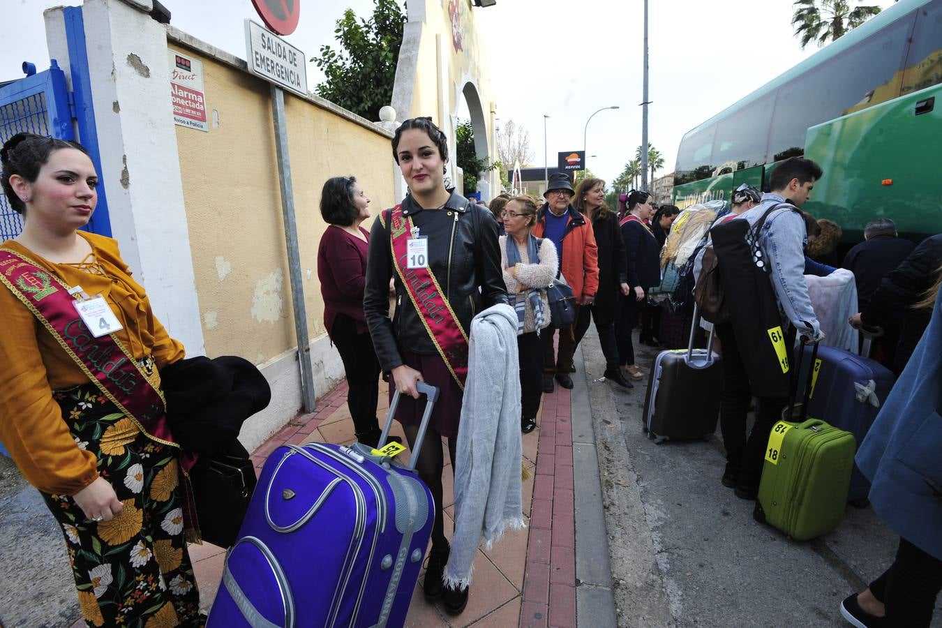 Las 20 aspirantes a Reina de la Huerta viajaron este jueves a Madrid para mostrar sus aptitudes y lucir sus trajes de gala en una convivencia