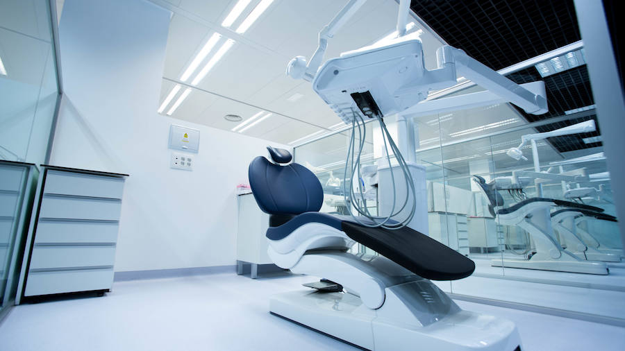 La Universidad Católica abre su primera clínica dental en el Centro de Ocio ZigZag de Murcia