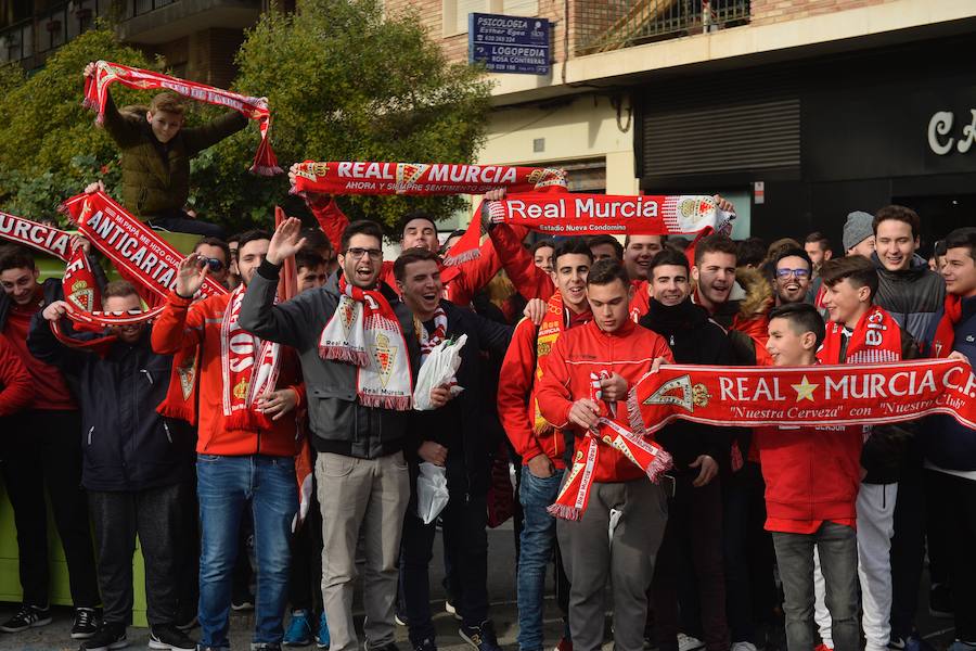 Repasa las imágenes que han dejado las aficiones en el derbi murciano entre el Real Murcia y el UCAM CF