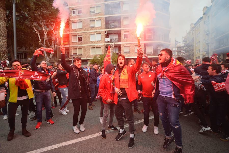 Repasa las imágenes que han dejado las aficiones en el derbi murciano entre el Real Murcia y el UCAM CF