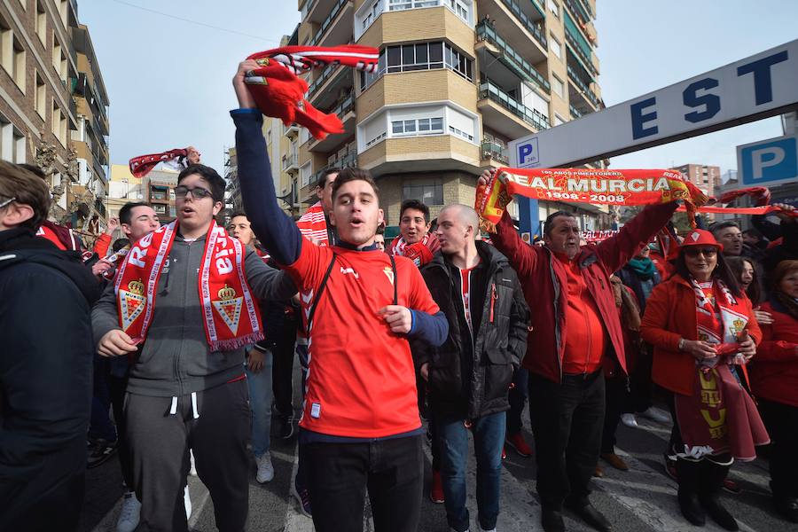 Repasa las imágenes que han dejado las aficiones en el derbi murciano entre el Real Murcia y el UCAM CF