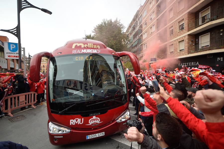 Repasa las imágenes que han dejado las aficiones en el derbi murciano entre el Real Murcia y el UCAM CF