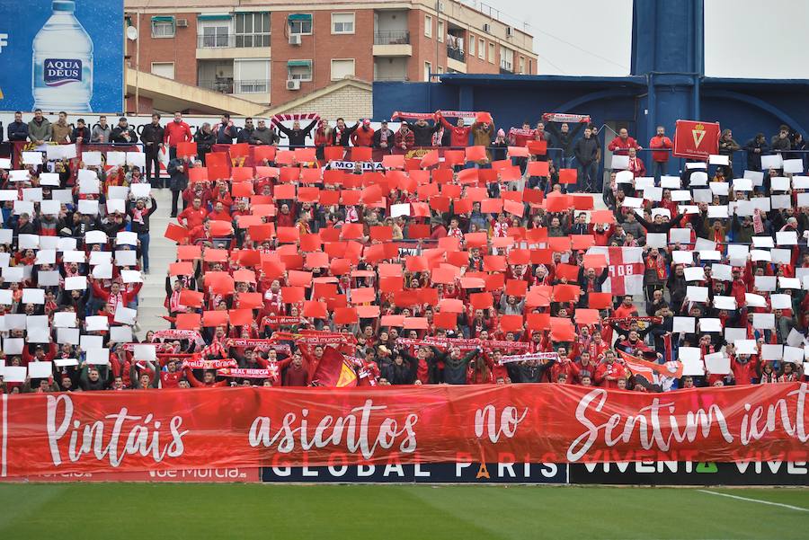 Repasa las imágenes que han dejado las aficiones en el derbi murciano entre el Real Murcia y el UCAM CF