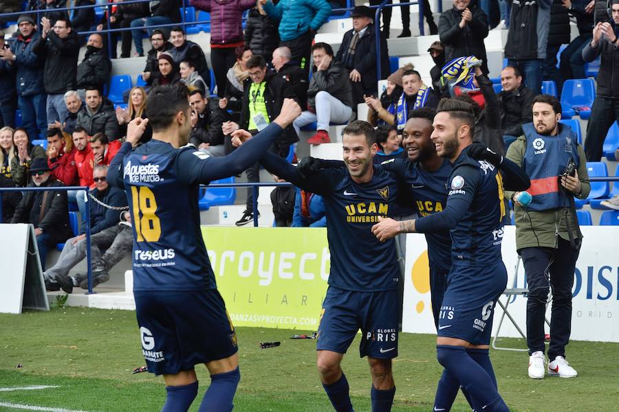 Un gol de Chrisantus en el descuento le sirve al Murcia para no irse de vacío de La Condomina, que registró un ambiente espectacular